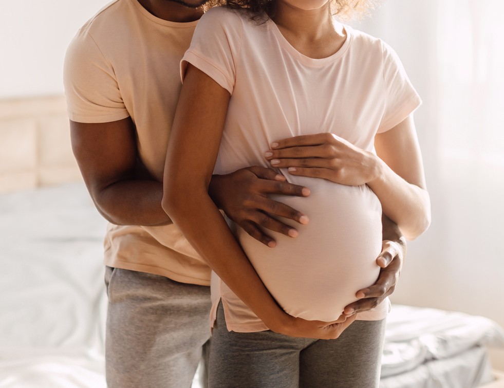 man met zwangere vrouw